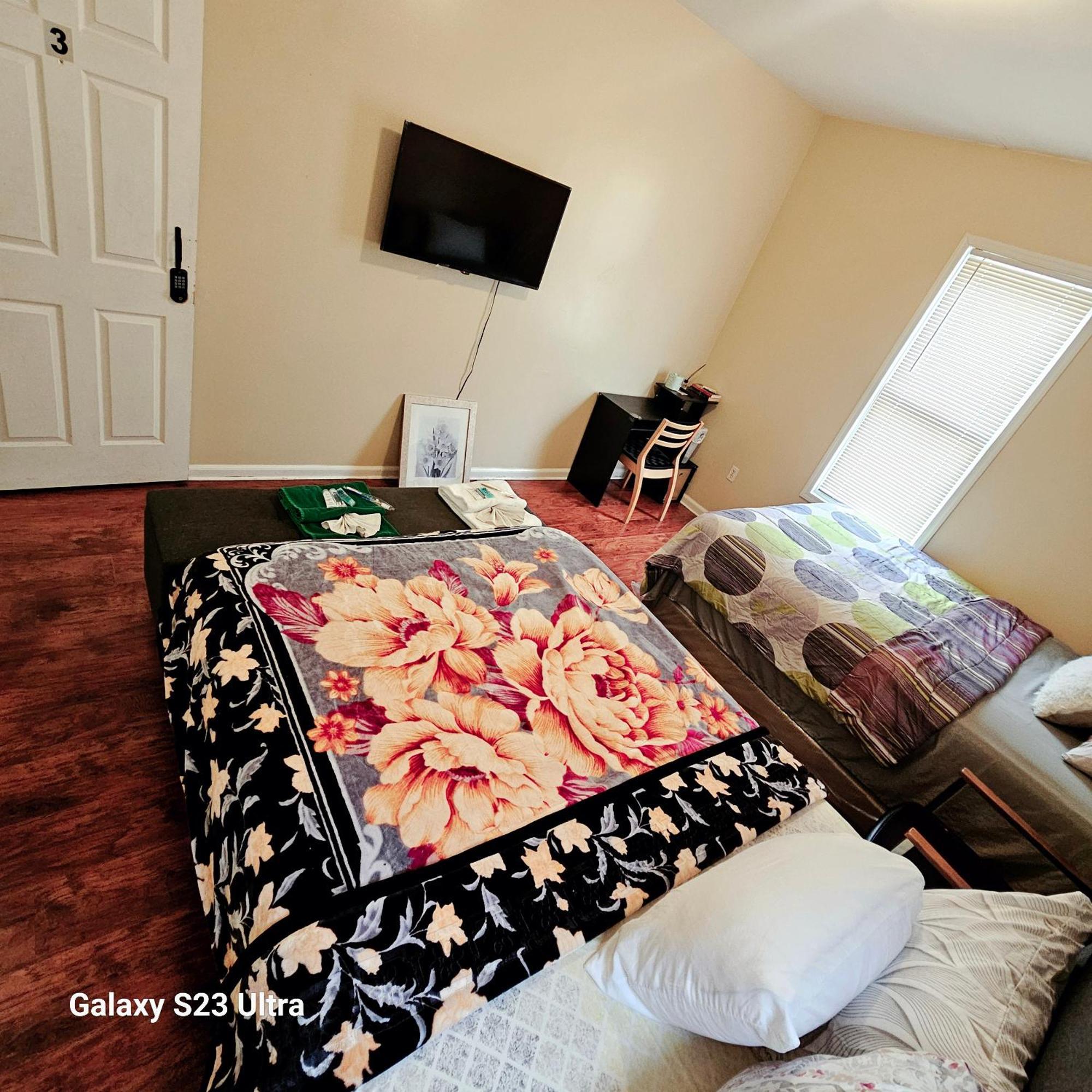 Divine Villa & Resorts Guest House - 283 Lehigh Ave Newark Room photo